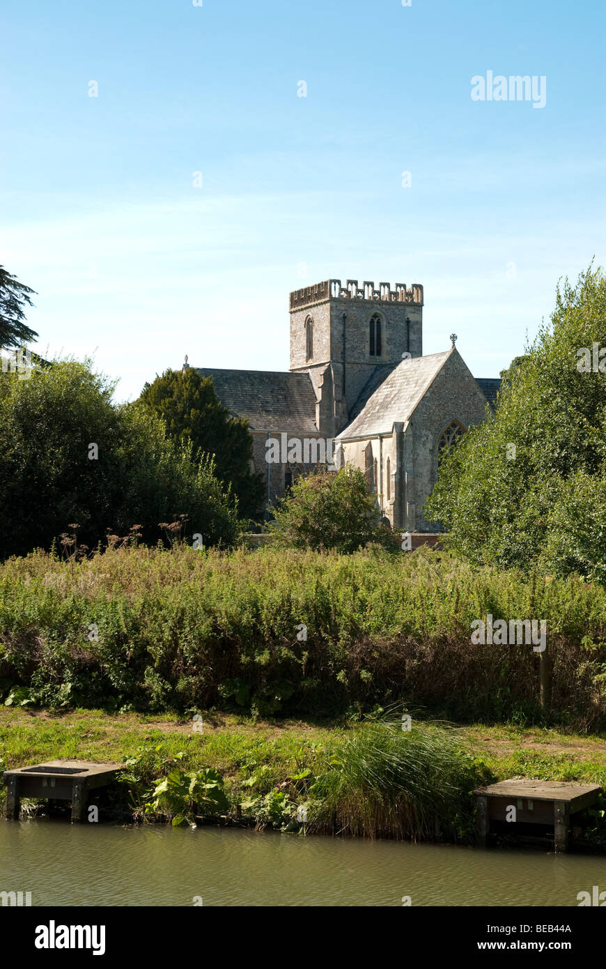 St.-Marien Kirche, großes Bedwyn Berks an der Seite von der Kennet und Avon Kanal Stockfoto