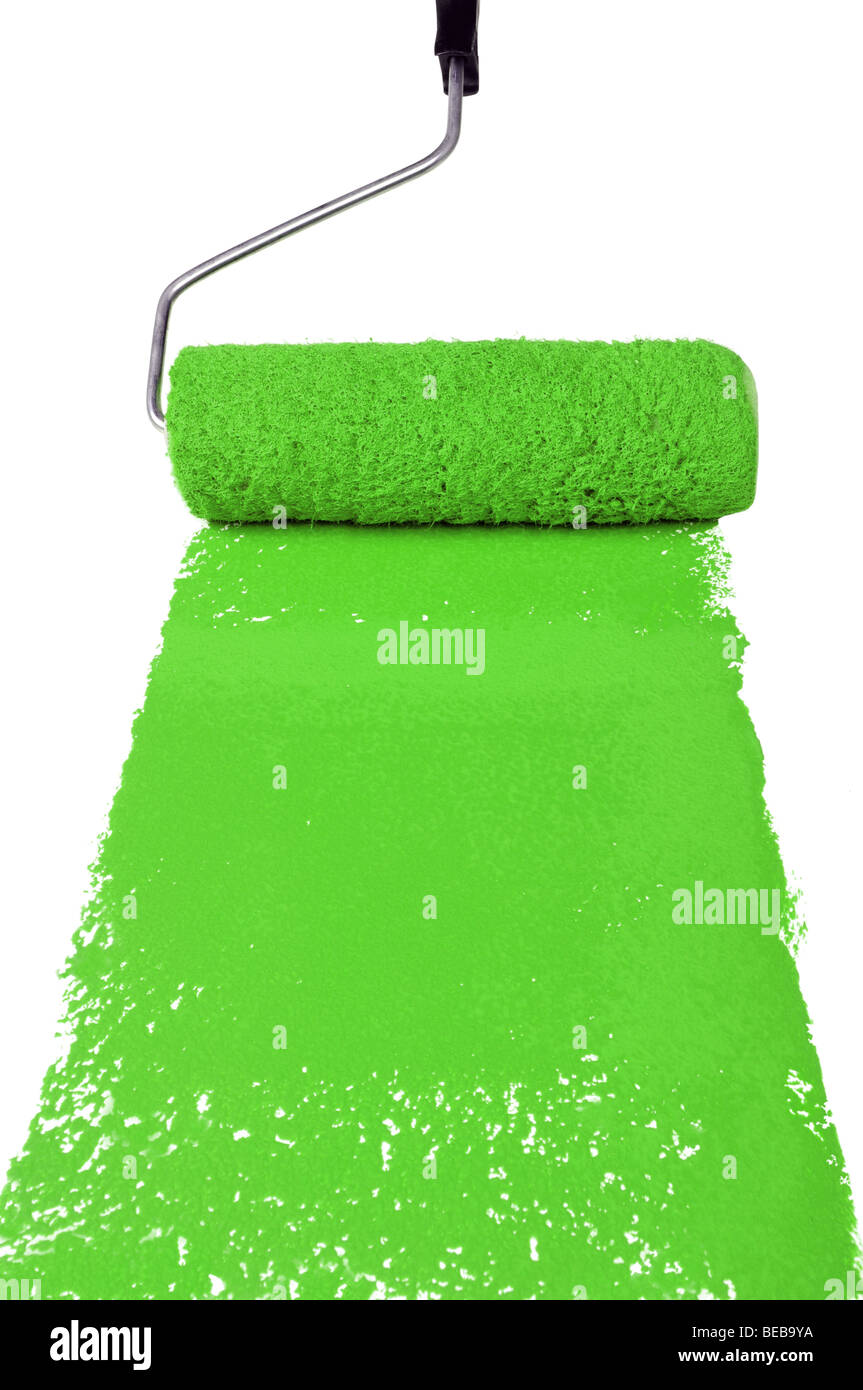 Farbroller mit grüner Farbe isoliert auf weißem Hintergrund Stockfoto