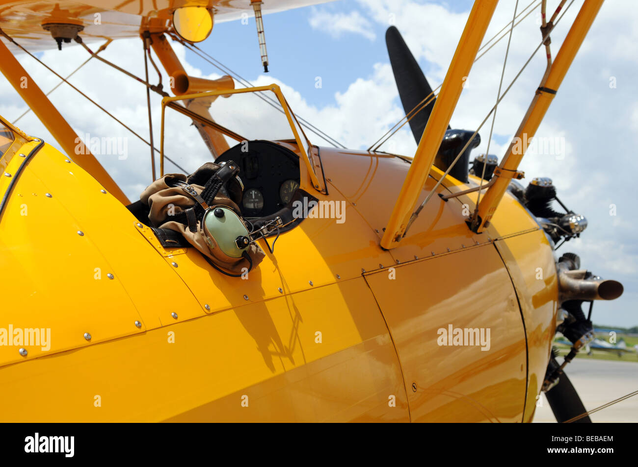Vintage Flugzeug Detail mit Cockpit und pilot gear Stockfoto