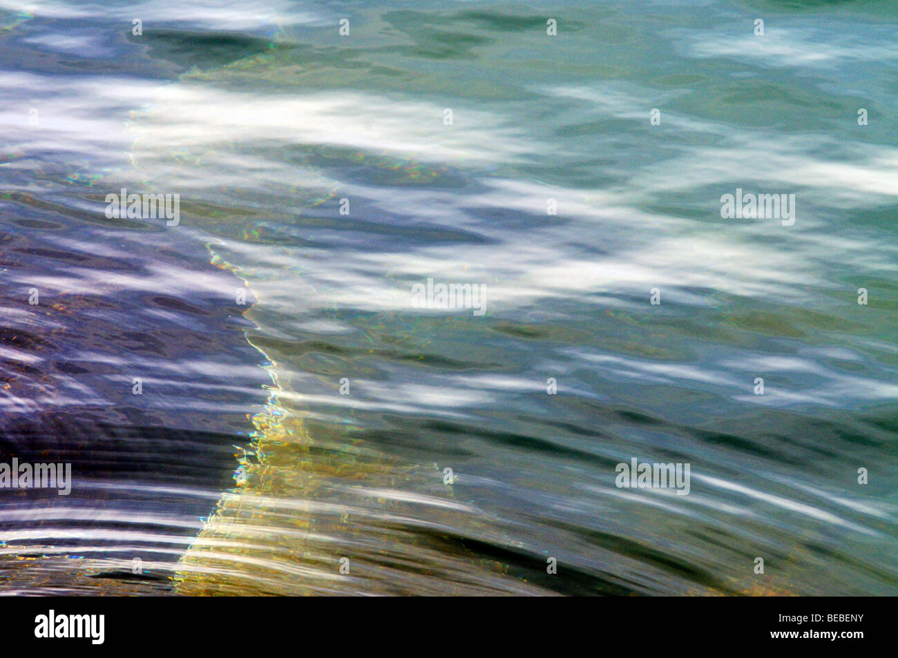 Wasser-abstrakt mit Highlights und Bewegung Stockfoto