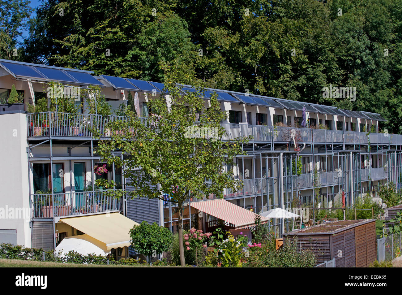Energie effiziente Wohnungen mit integrierter Solaranlagen, Leverkusen, Deutschland. Stockfoto