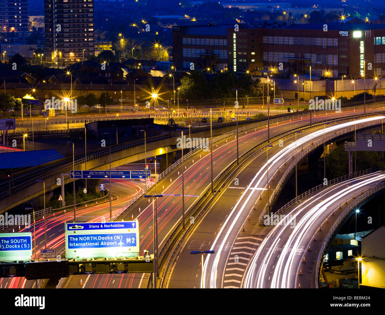 Belfast-Autobahn in der Abenddämmerung Stockfoto