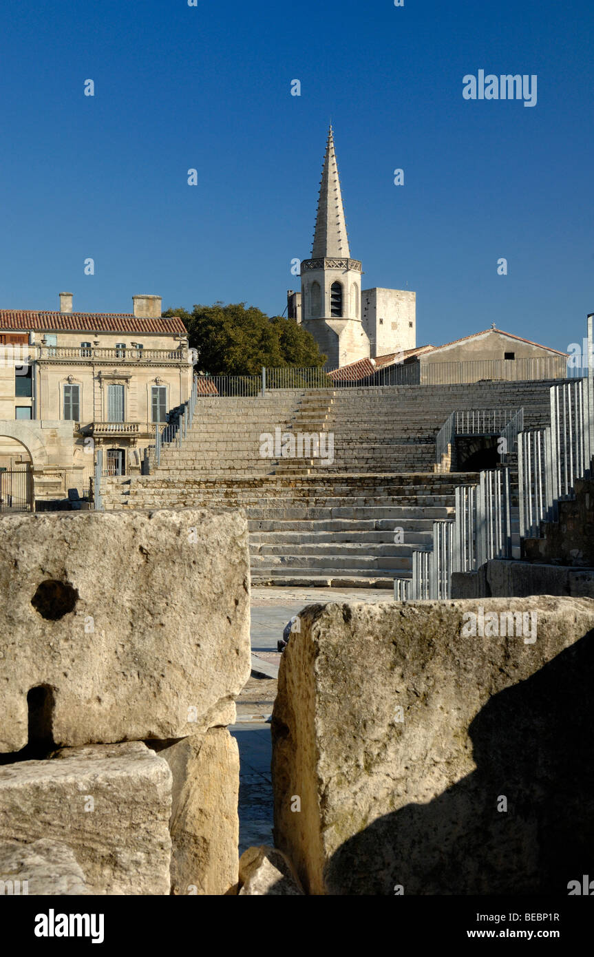 Antike römische Theater oder Theater und Steinsitze Sitzgelegenheiten Arles Provence Frankreich Stockfoto