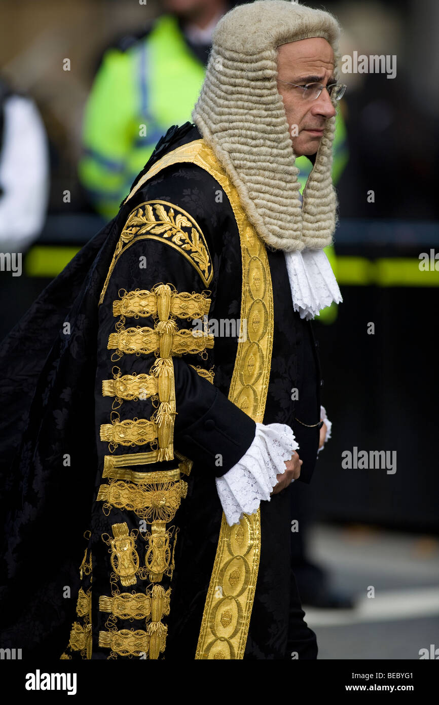 Lord Leveson Richter Prozession Betreuungsangebot in der Westminster Abbey in London Stockfoto