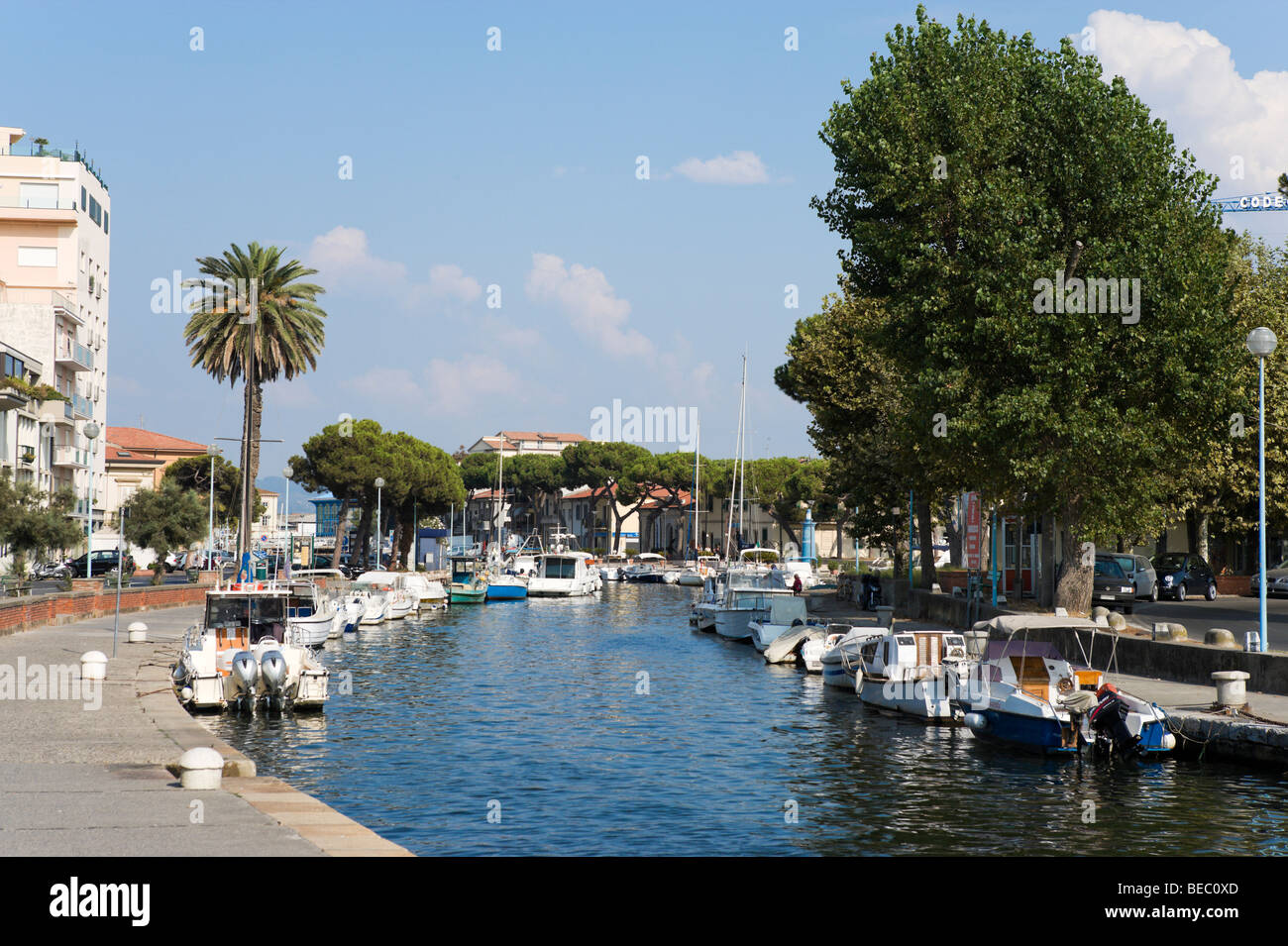 Boote auf dem Kanal in Viareggio, toskanischen Riviera, Toskana, Italien Stockfoto