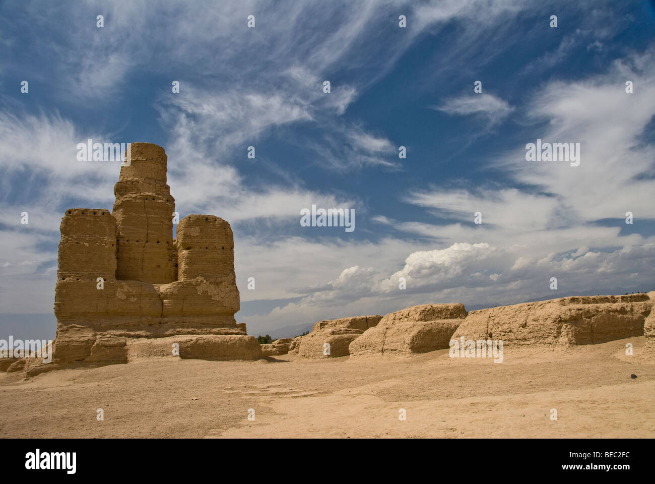 Reste der antiken Stadt Jiahoe in der Taklamakan-Wüste, in der Nähe von Turpan. Provinz Xinjiang. China 2008. Stockfoto