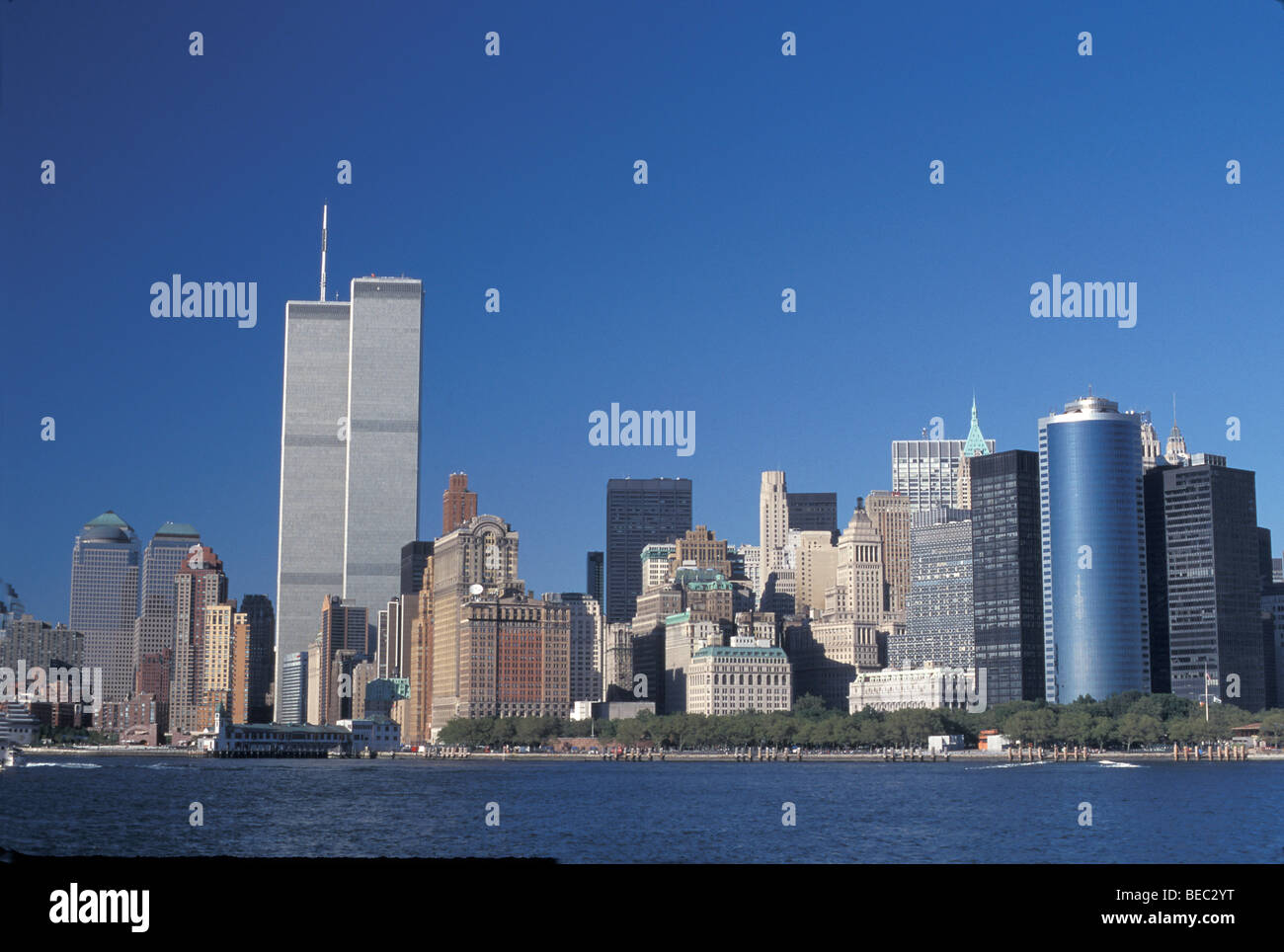 Lower Manhattan vor 9/11 aus New Jersey. Stockfoto
