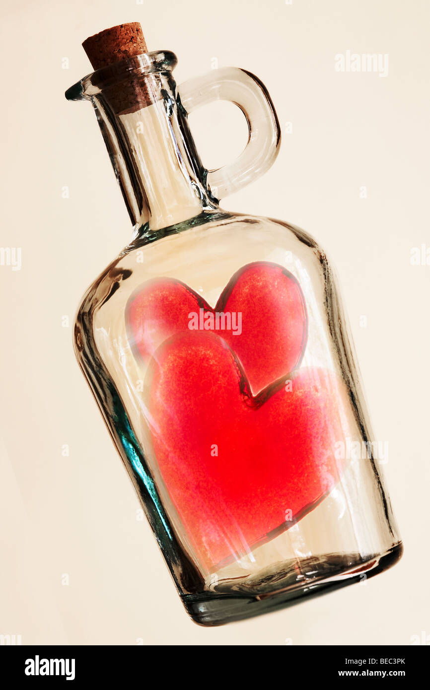 Zwei Herzen in einer Flasche Stockfoto