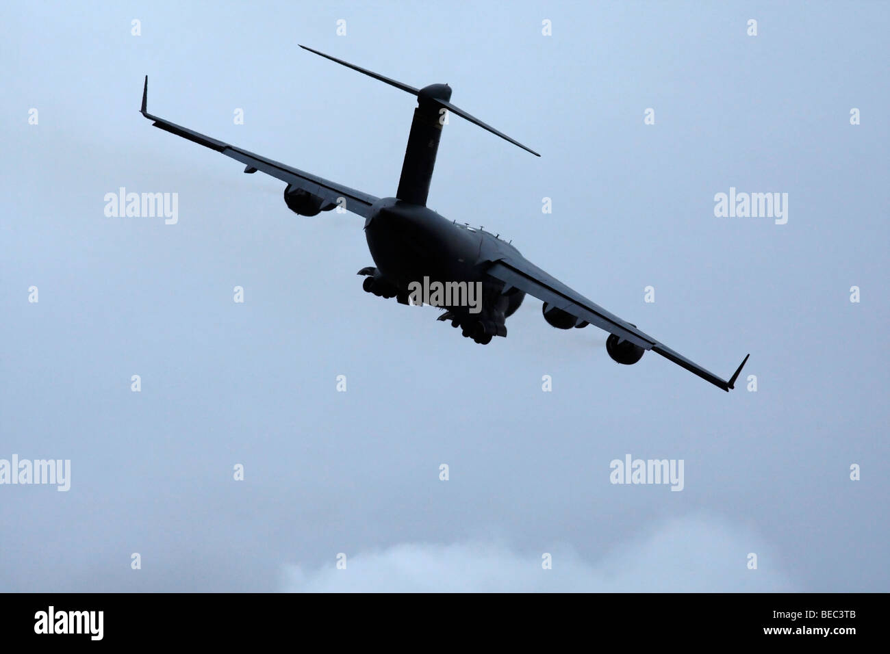 C-17 Globemaster III Transportflugzeug im Flug Stockfoto