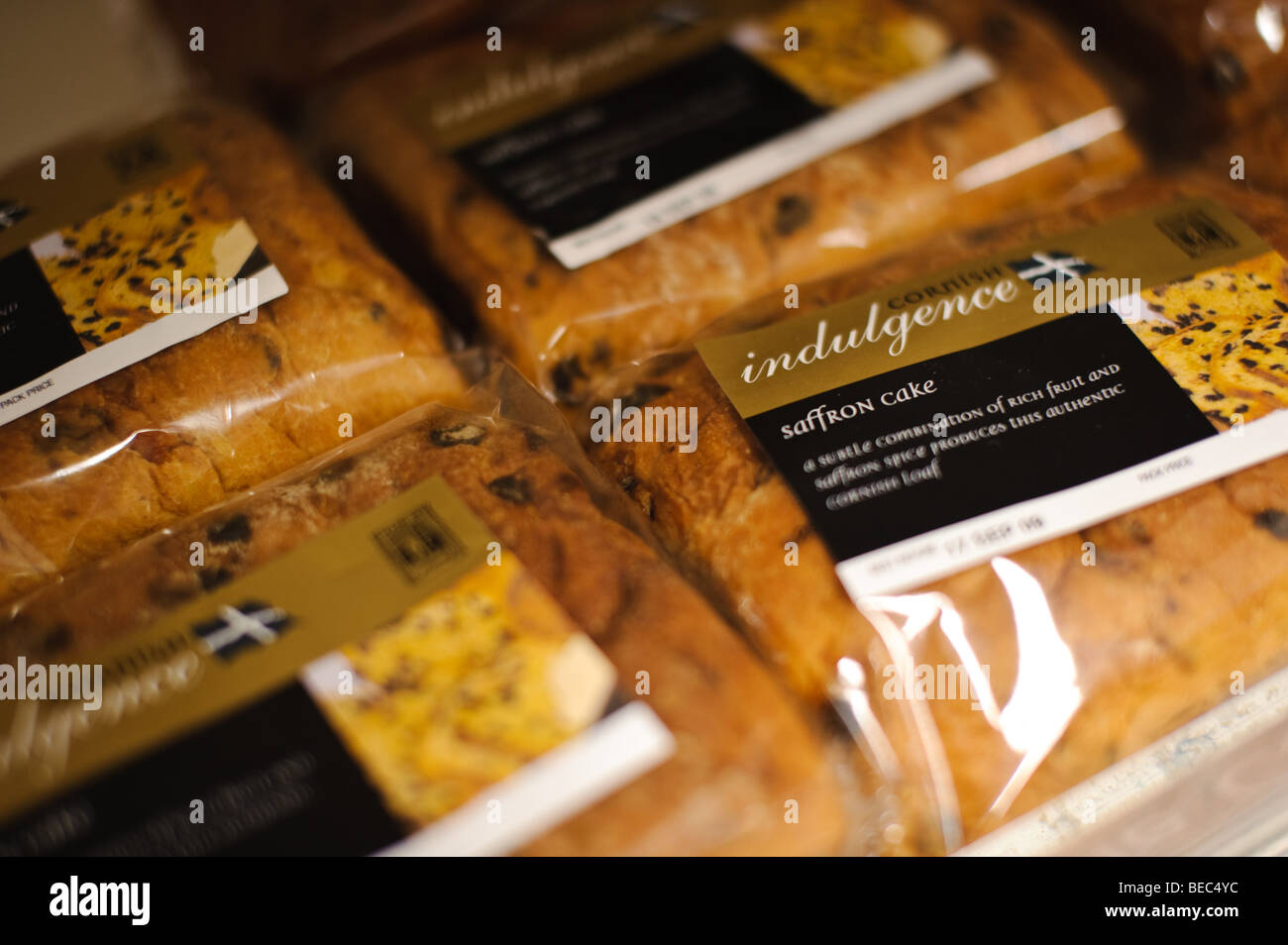 Kornische Genuss-Produkte im Supermarkt Stockfoto