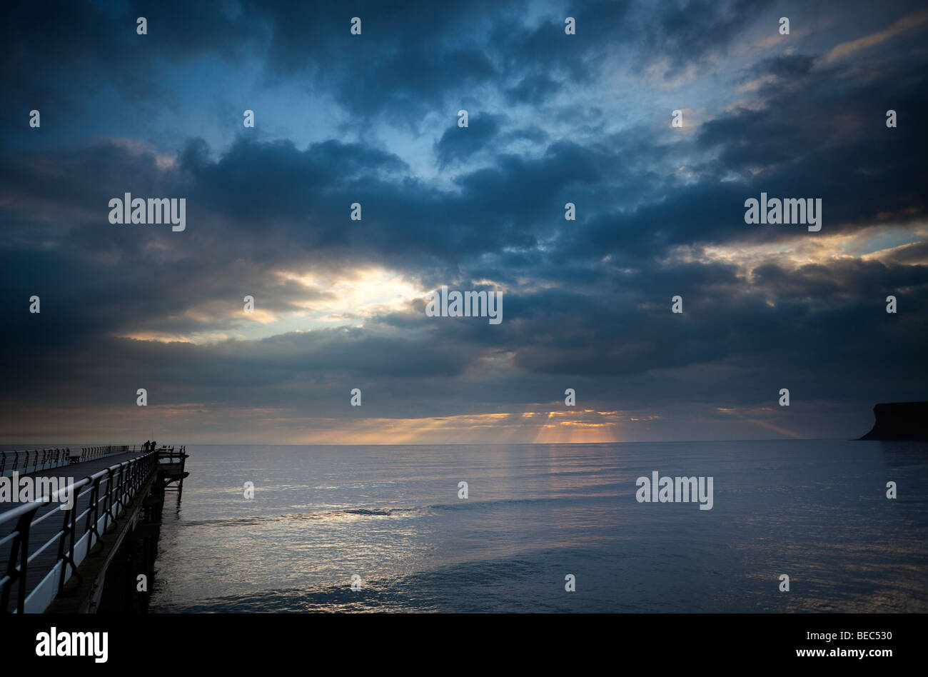 Sonnenaufgang am Strand von Saltburn Stockfoto