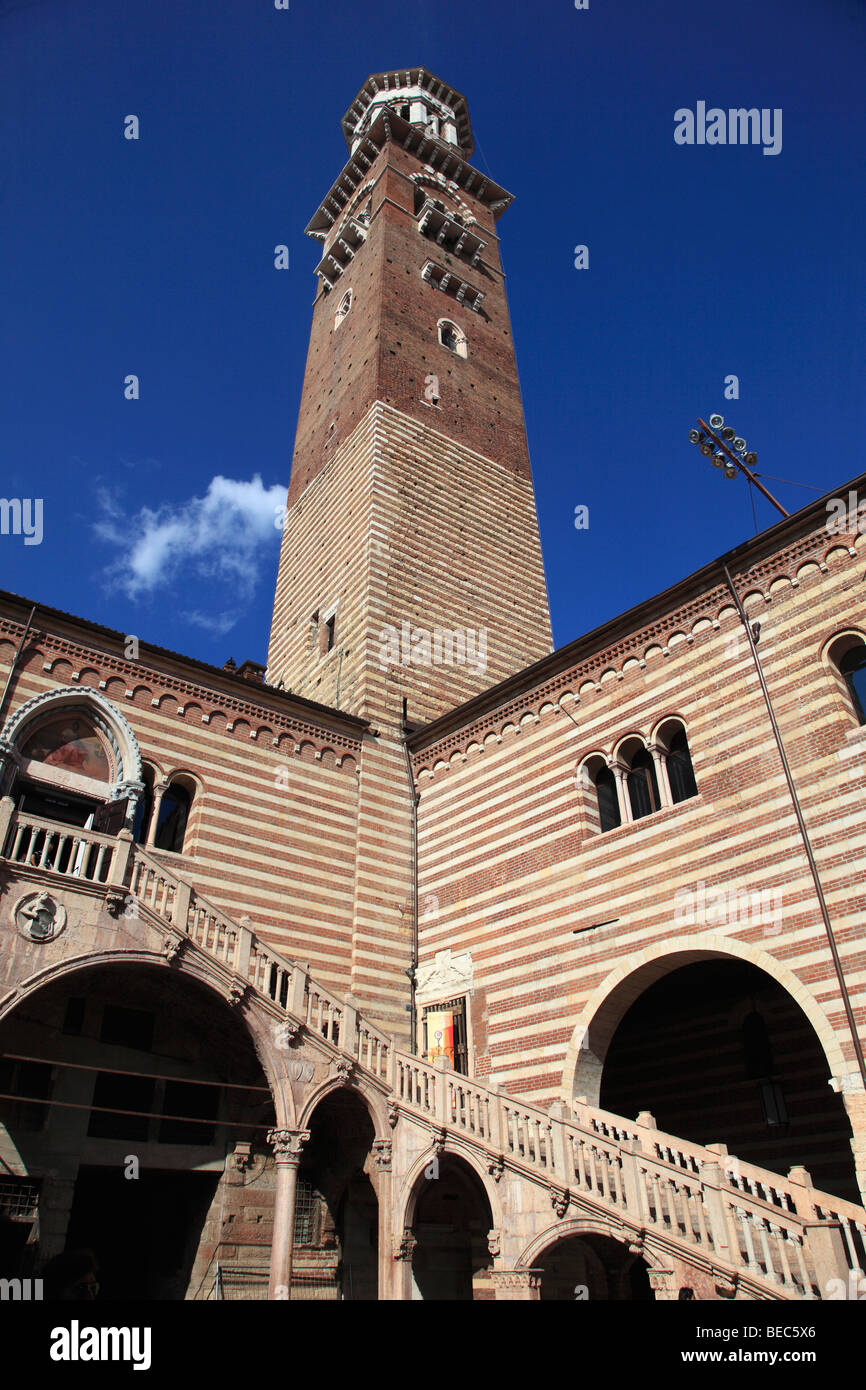 Italien, Verona, Torre dei Lamberti Turm Stockfoto