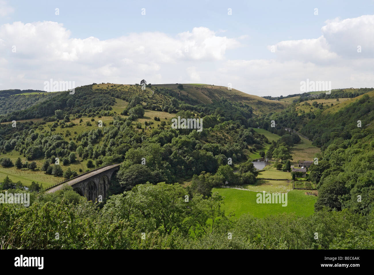 Monsal Dale Derbyshire Peak District Nationalpark England Großbritannien, Monsal Viaduct River Wye Valley Stockfoto