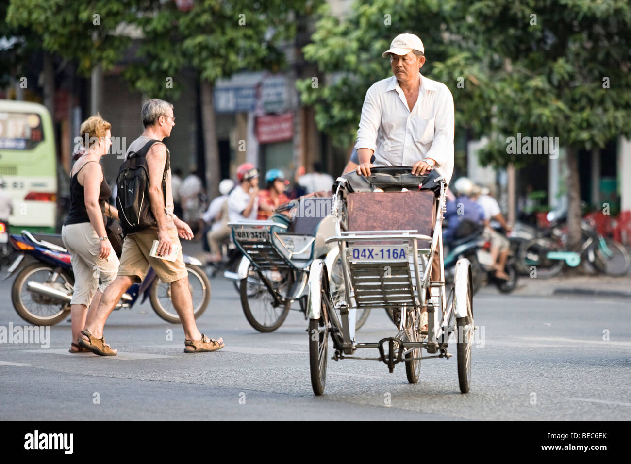 Rikscha-Fahrer in Vietnam in Ho-Chi-Minh-Stadt Stockfoto