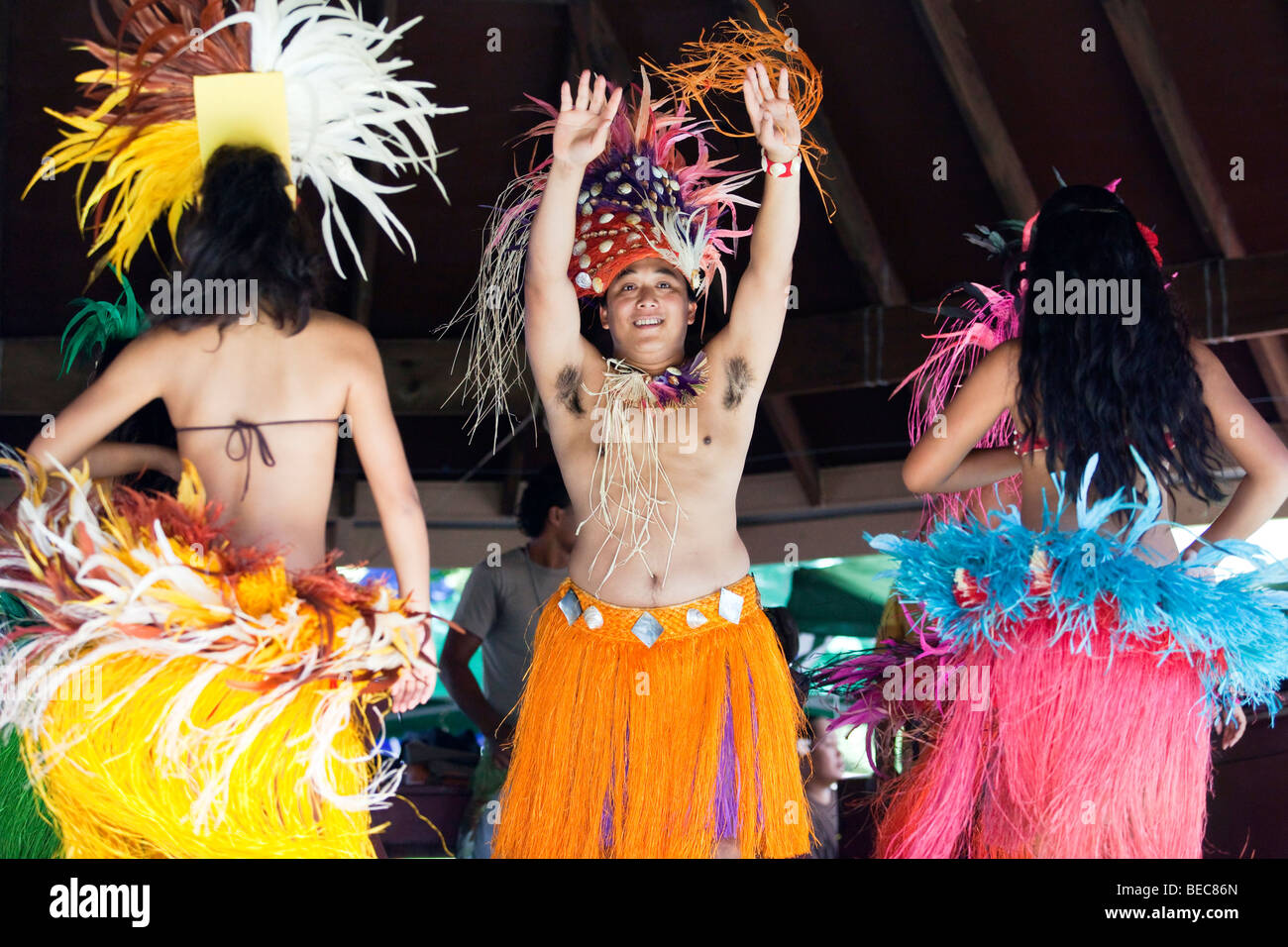 Traditionelle polynesische Tänzer auf Rarotonga in Cook-Inseln in der Südsee Stockfoto