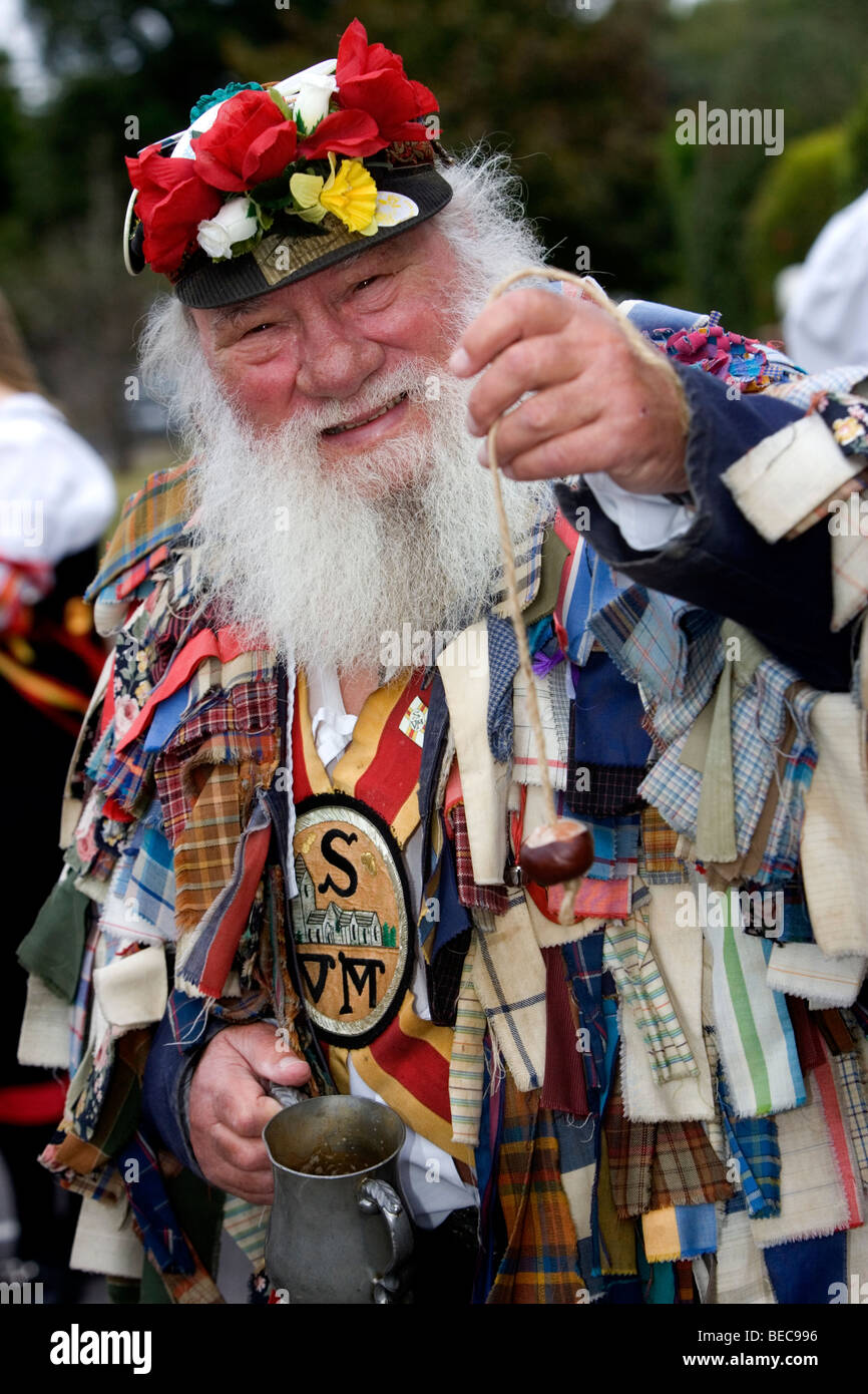 SID Wakeham, 72, abgebildet auf Sompting Villege Morris jährliche Conker Festival am Henty Arme, Ferring, West Sussex, UK. Stockfoto