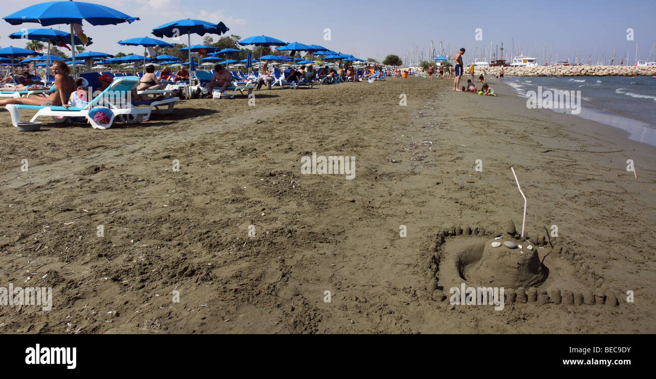 Weitwinkel Panoramablick über den Strand in Larnaca, Zypern. Stockfoto