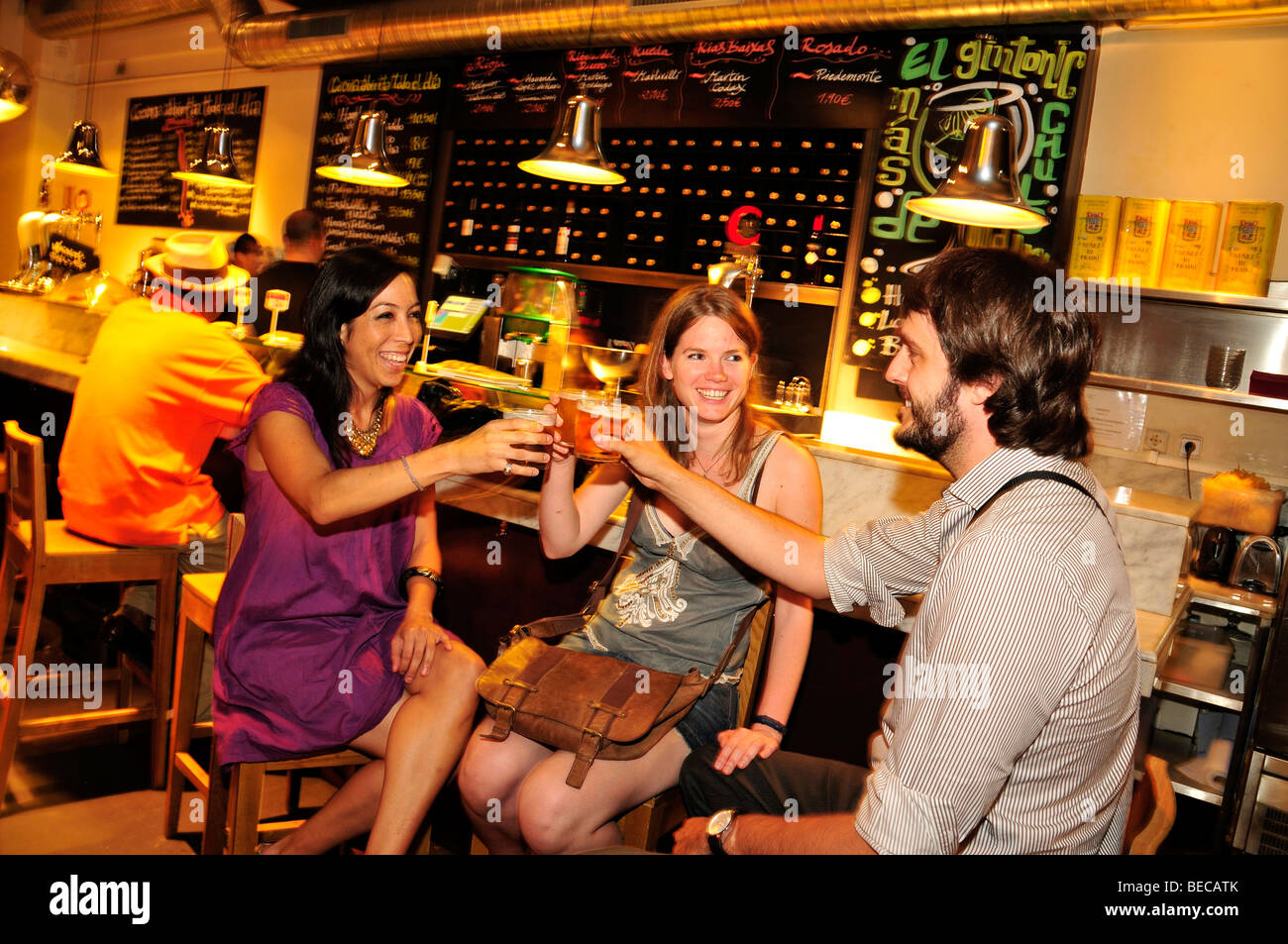 Junge Gäste in einem Nachtclub an der Gran Via, Nachtleben, Madrid, Spanien, Iberische Halbinsel, Europa Stockfoto