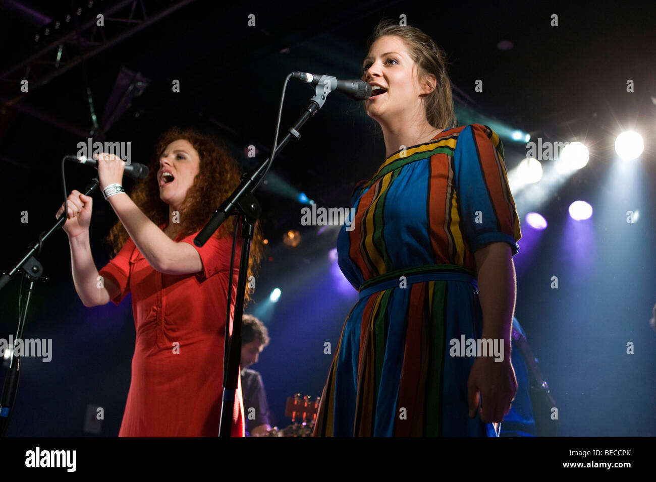 Sänger und Musiker Shirley Grimes und Priska Zemp Alias Heidi Happy mit der Musik Projekt Song Circus veranstaltet von Kohle & Band l Stockfoto