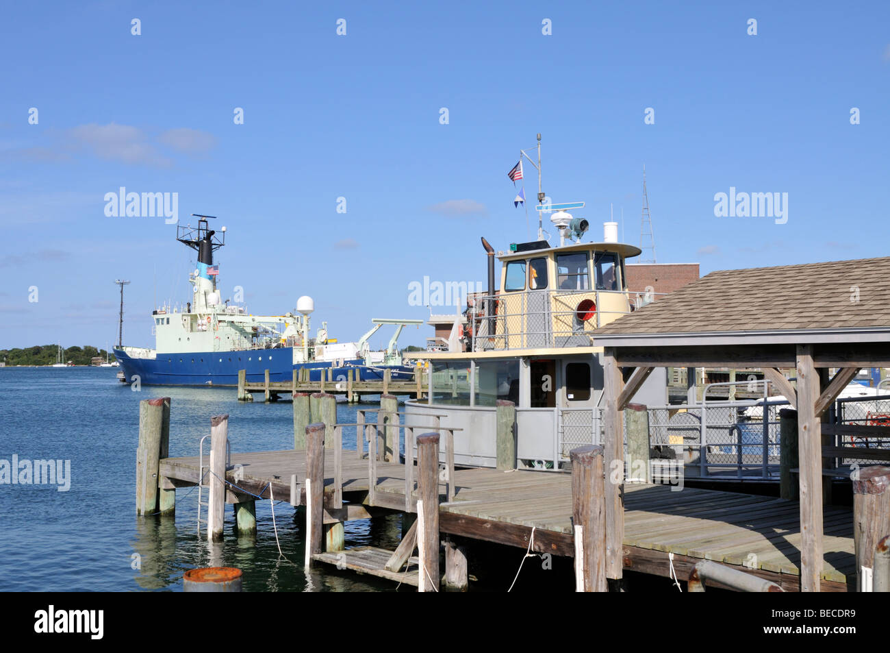 Forschungsschiff angedockt in Woods Hole, Falmouth, Cape Cod in Woods Hole Oceanographic Institute Stockfoto