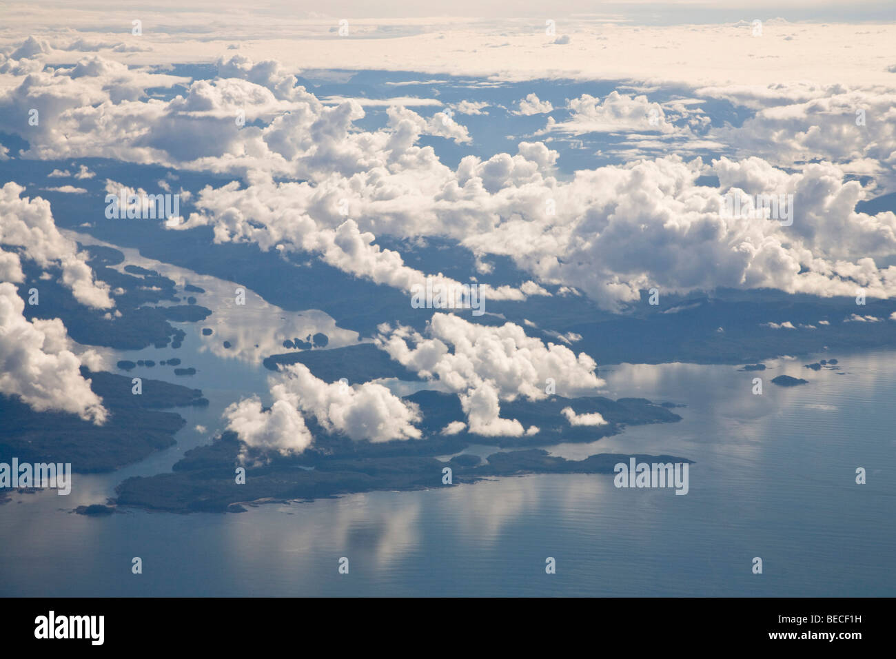 Luftaufnahme, Wolken, Inside Passage in der Nähe von Ketchikan, Southeast Alaska, Alaska, USA, Nordamerika Stockfoto