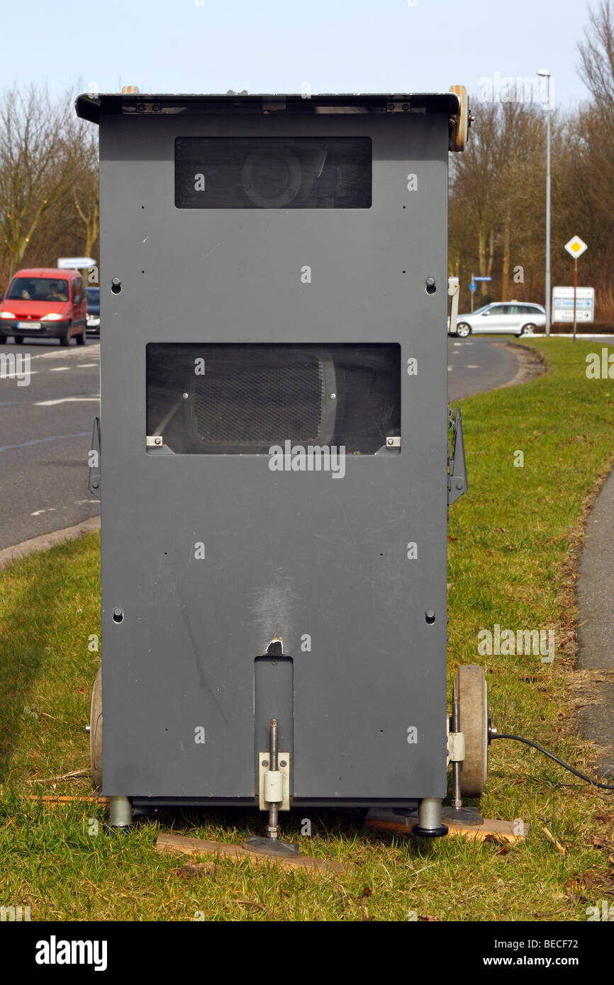 Radar Geschwindigkeit Überwachungssystem Verkehrsüberwachung am Straßenrand, Raser zu fangen Stockfoto