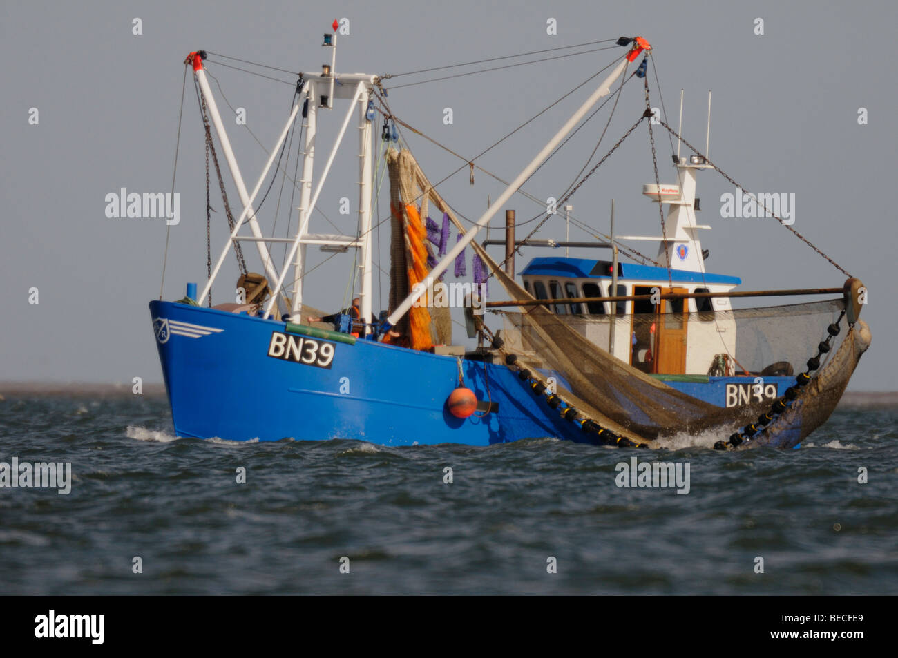 Angelboot/Fischerboot in The Wash, vor der Küste von Lincolnshire Stockfoto