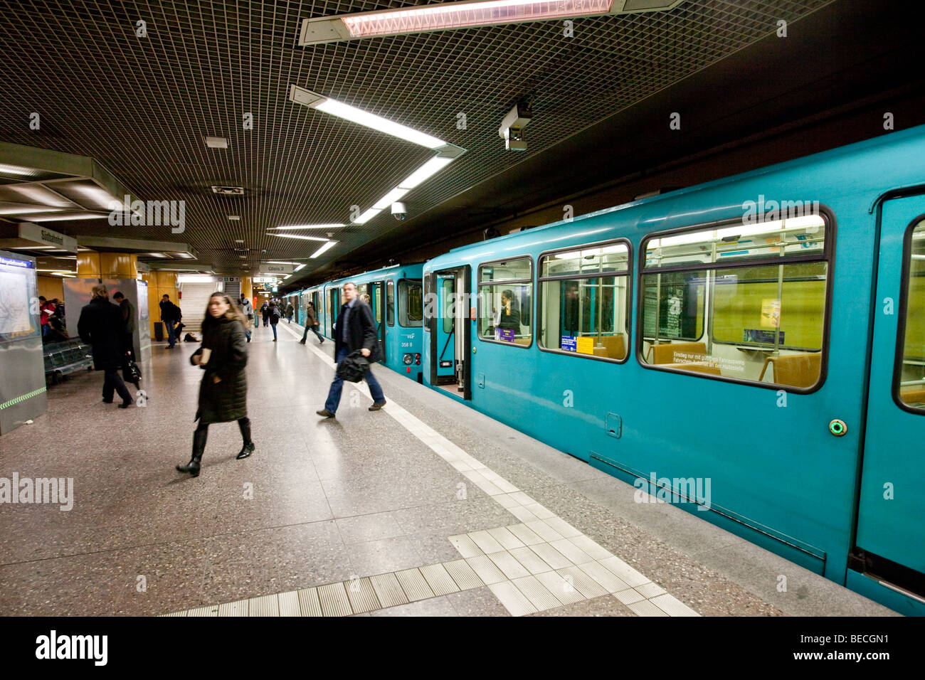 Beenden von Pendlern, u-Bahn, Frankfurt, Hessen, Deutschland, Europa Stockfoto