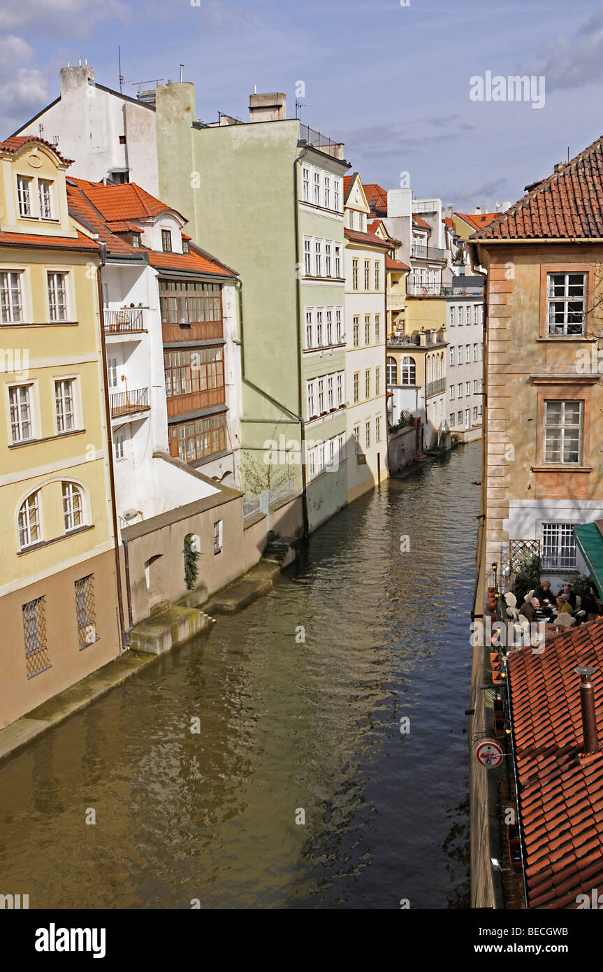Kanal der Moldau über Mala Strana, UNESCO-Weltkulturerbe, Prag, Tschechische Republik, Europa Stockfoto
