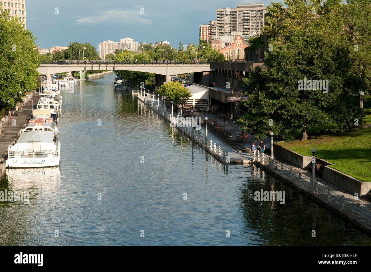 Die vom Menschen verursachten Rideau-Kanal ist ein UNESCO-Weltkulturerbe, die verbindet den St.-Lorenz-Seeweg mit dem Ottawa River in Ontario Stockfoto