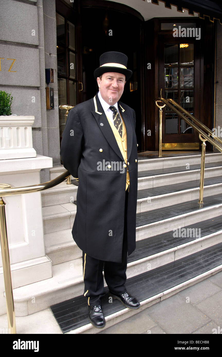 Portier, Ritz Hotel in London, Piccadilly, City of Westminster, London, England, Vereinigtes Königreich Stockfoto