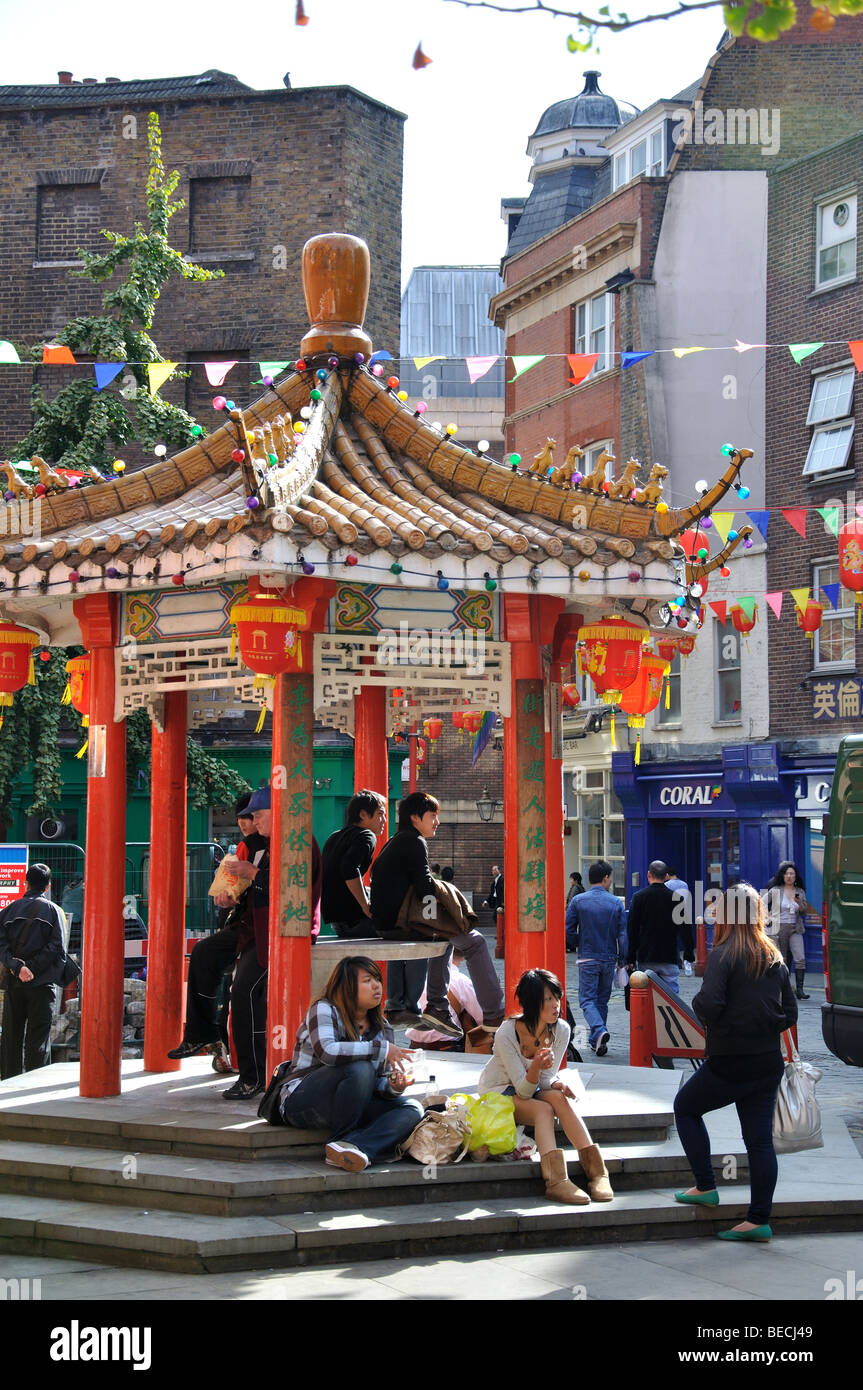 Chinesische Sitzgelegenheiten Pagode, Newport Street, Chinatown, Soho, City of Westminster, London, England, Vereinigtes Königreich Stockfoto