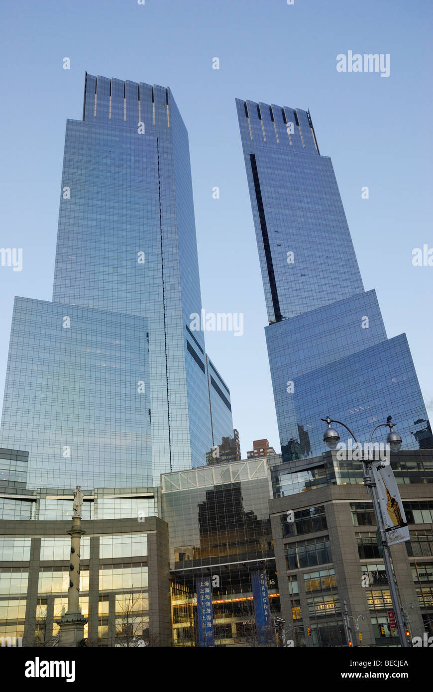 TimeWarner Gebäude im ersten Tageslicht, Columbus Circle, New York, USA Stockfoto