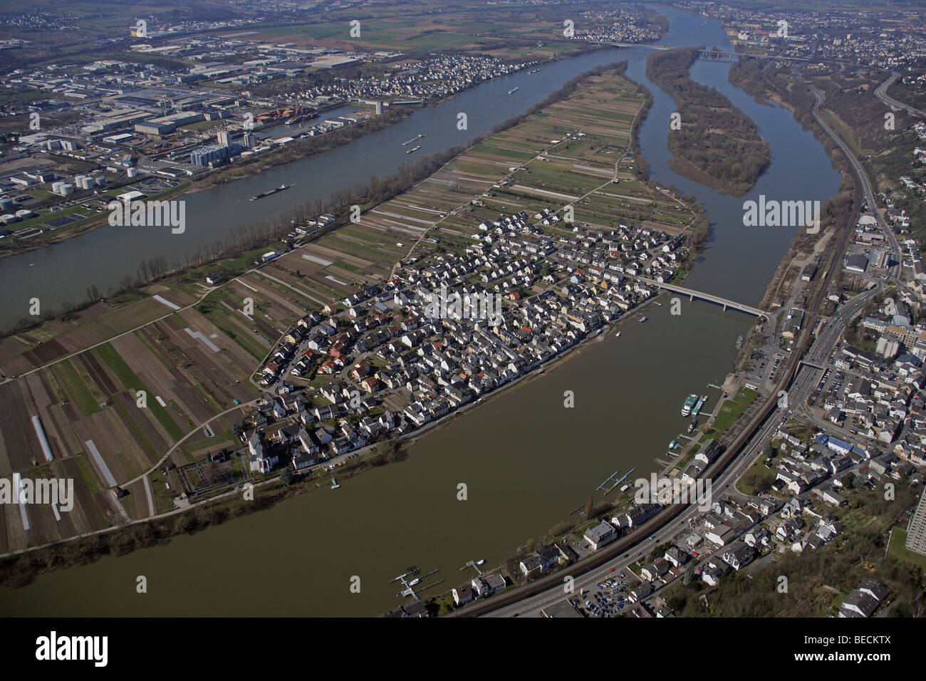Luftaufnahme, Insel im Rhein mit dem Dorf Niederwerth, Rheinland-Pfalz, Deutschland, Europa Stockfoto