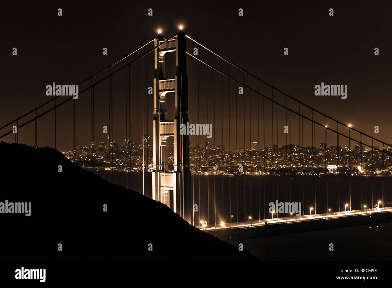 Hängebrücke beleuchtet in der Nacht, Marin County, San Francisco Bay, Golden Gate Bridge, San Francisco, Kalifornien, USA Stockfoto