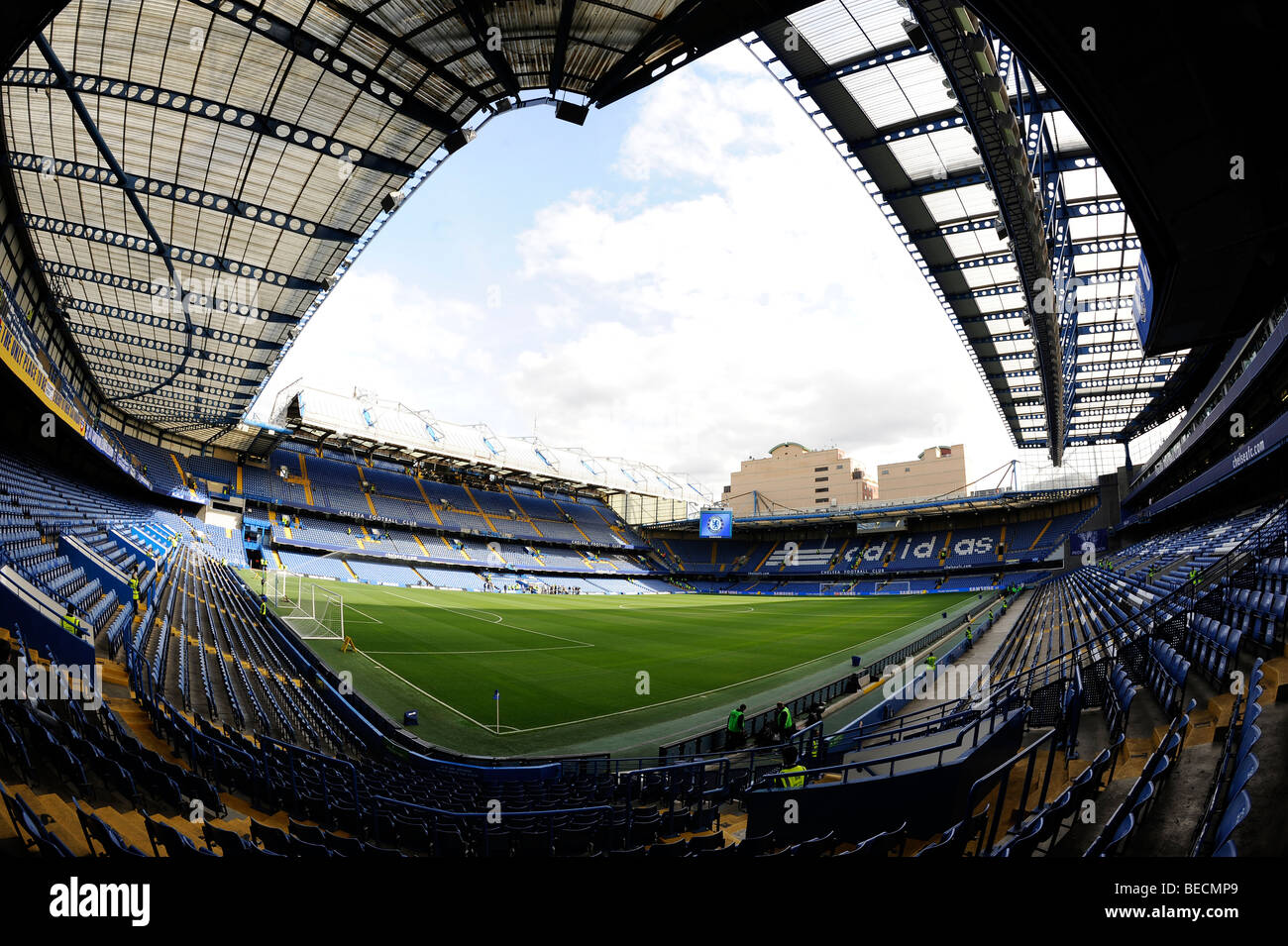 Blick ins Innere Stadion Stamford Bridge in London. Haus der Chelsea Football Club Stockfoto