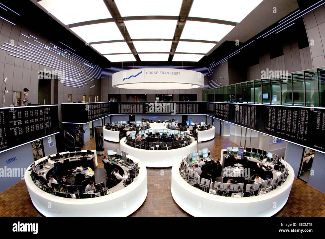 Main Handelssaal der Frankfurter Wertpapierbörse durch die Deutsche Börse AG in Frankfurt Am Main, Hessen, Deutschland, Europa Stockfoto