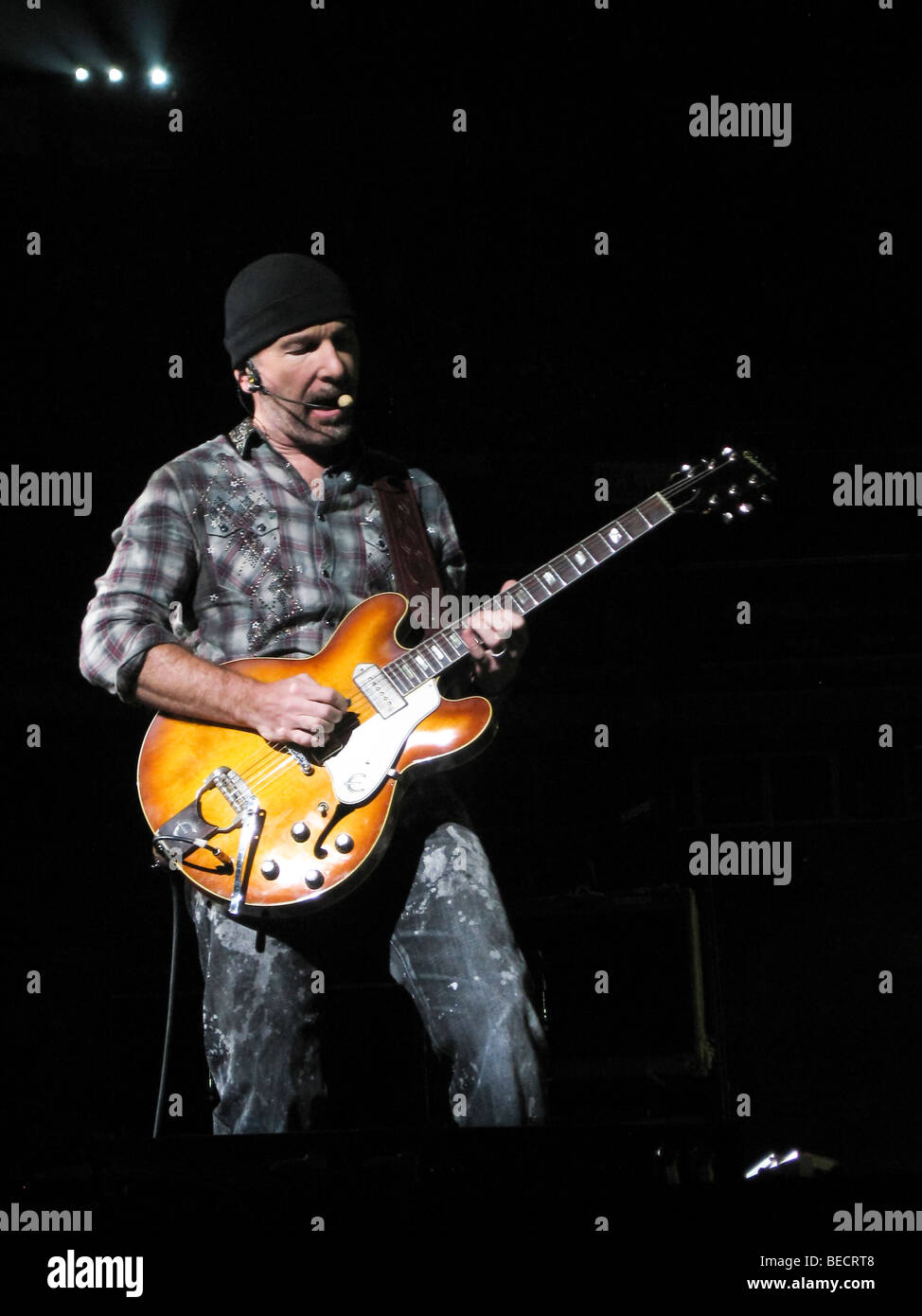 The Edge, Gitarrist der irischen Rockband U2, tritt bei FedEx Field während U2 360 Tour. Stockfoto