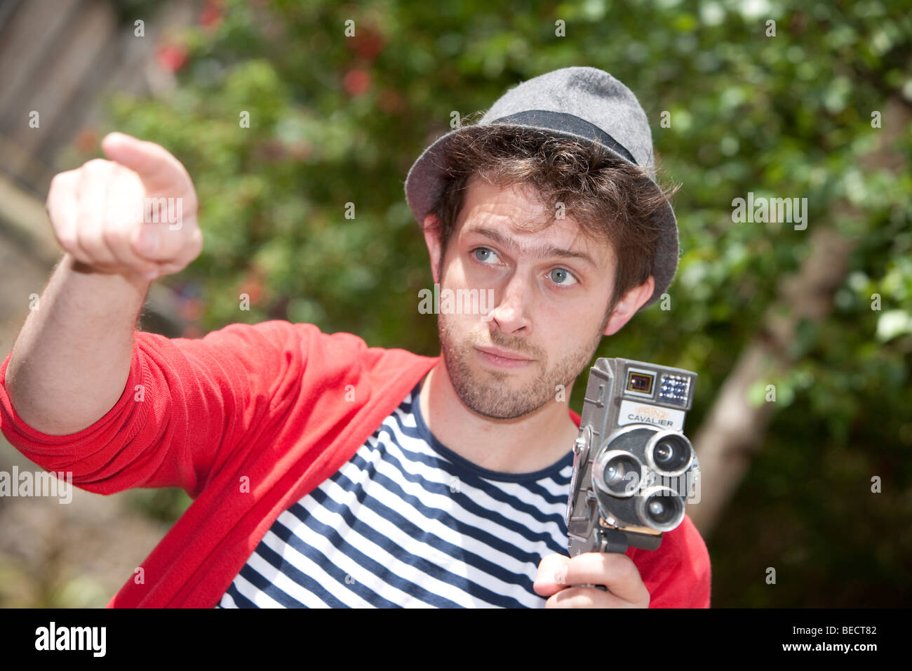 Funky suchen männliche mit 16mm-Kamera. Stockfoto