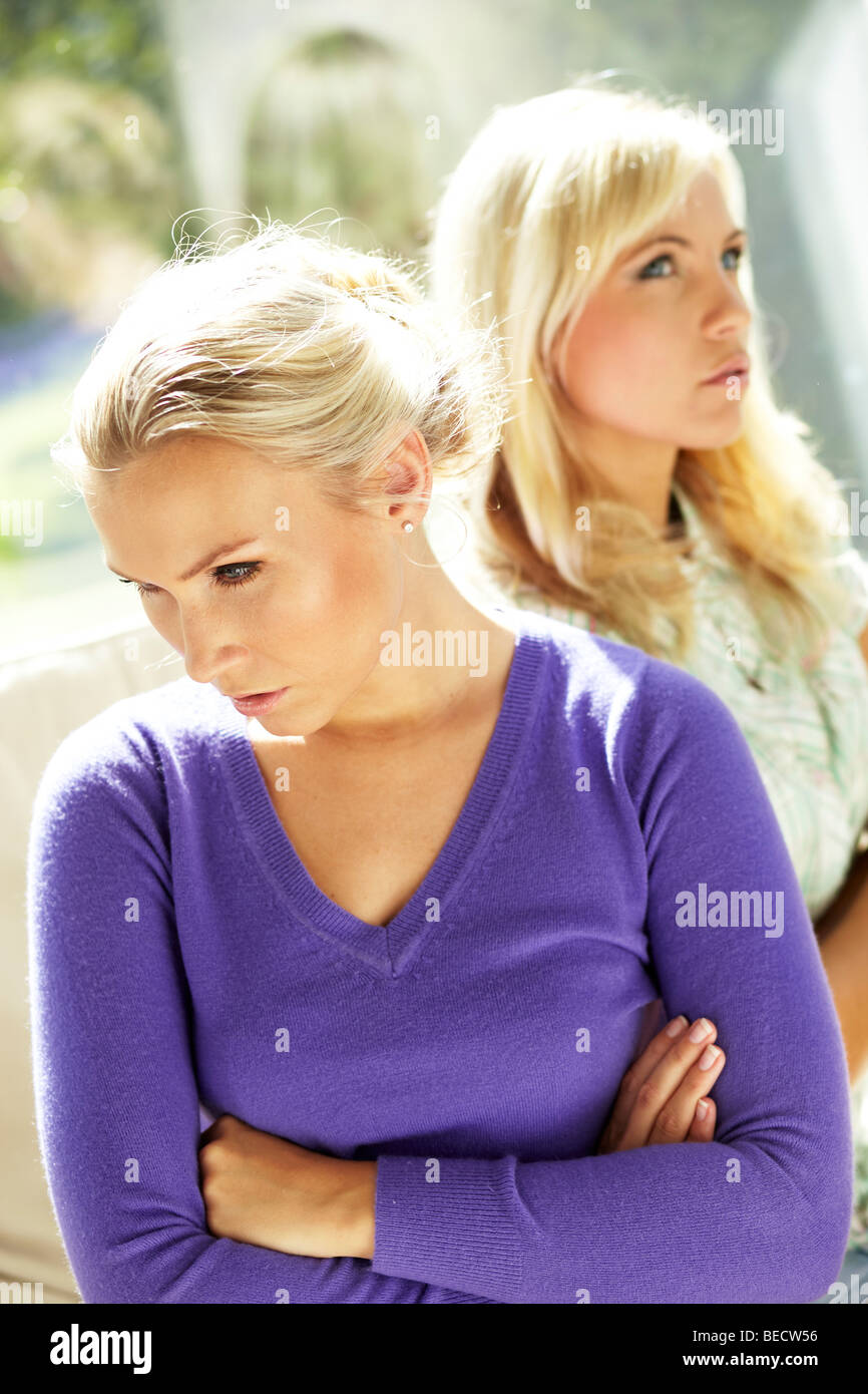 Zwei Frauen streiten Stockfoto