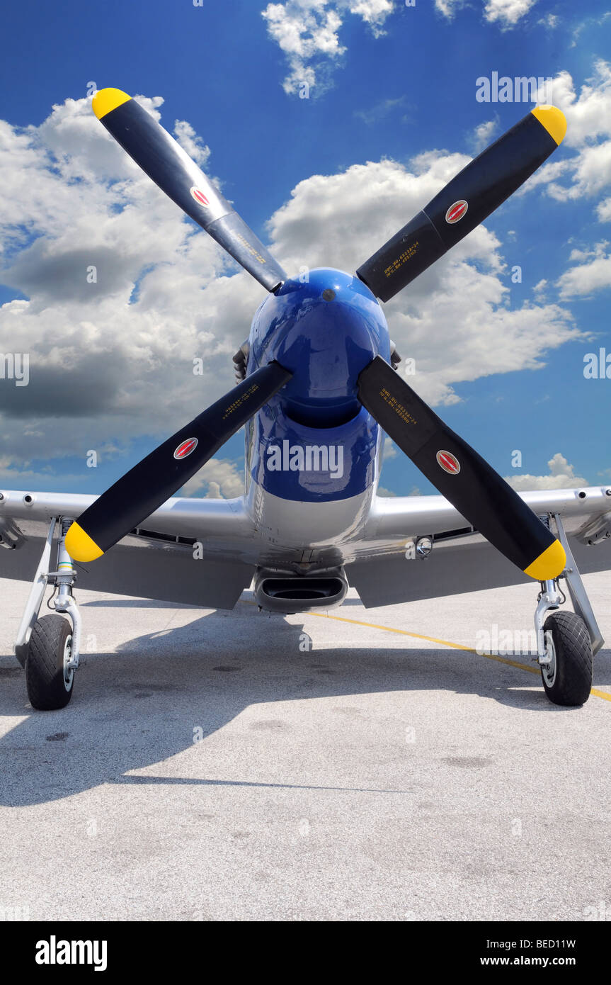 ST LOUIS - 20 Juni: A North American p-51 Mustang zeigt Propeller am Creve Coeur Flughafen in St. Louis, MO am 20. Juni 2008 Stockfoto