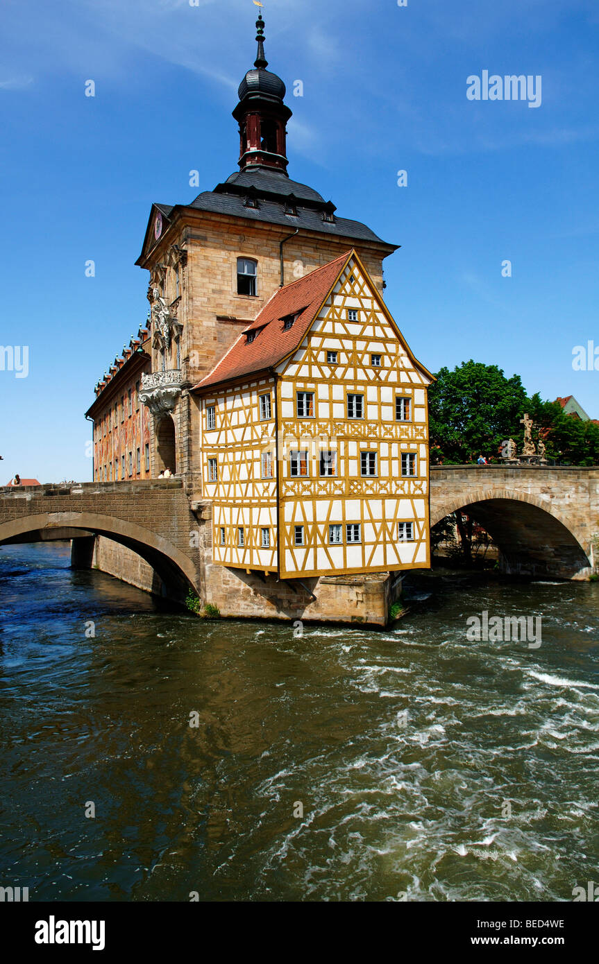 Altes Rathaus in der Regnitz River, Bamberger Dom, Bamberg, obere ...