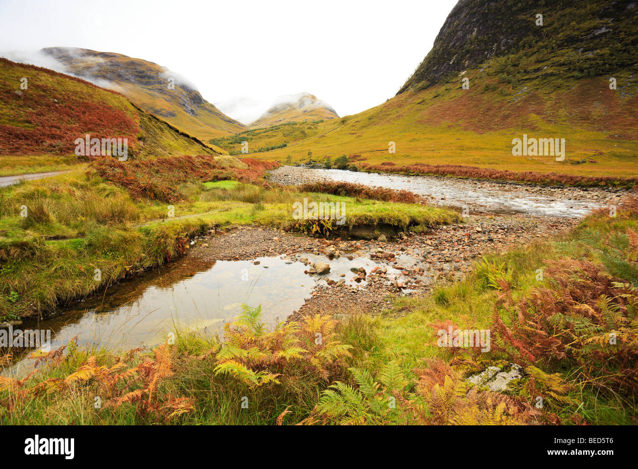 Blick entlang Glen Etive Blickrichtung Sron Na Creise und Stob ein ' Ghlais Choire Stockfoto