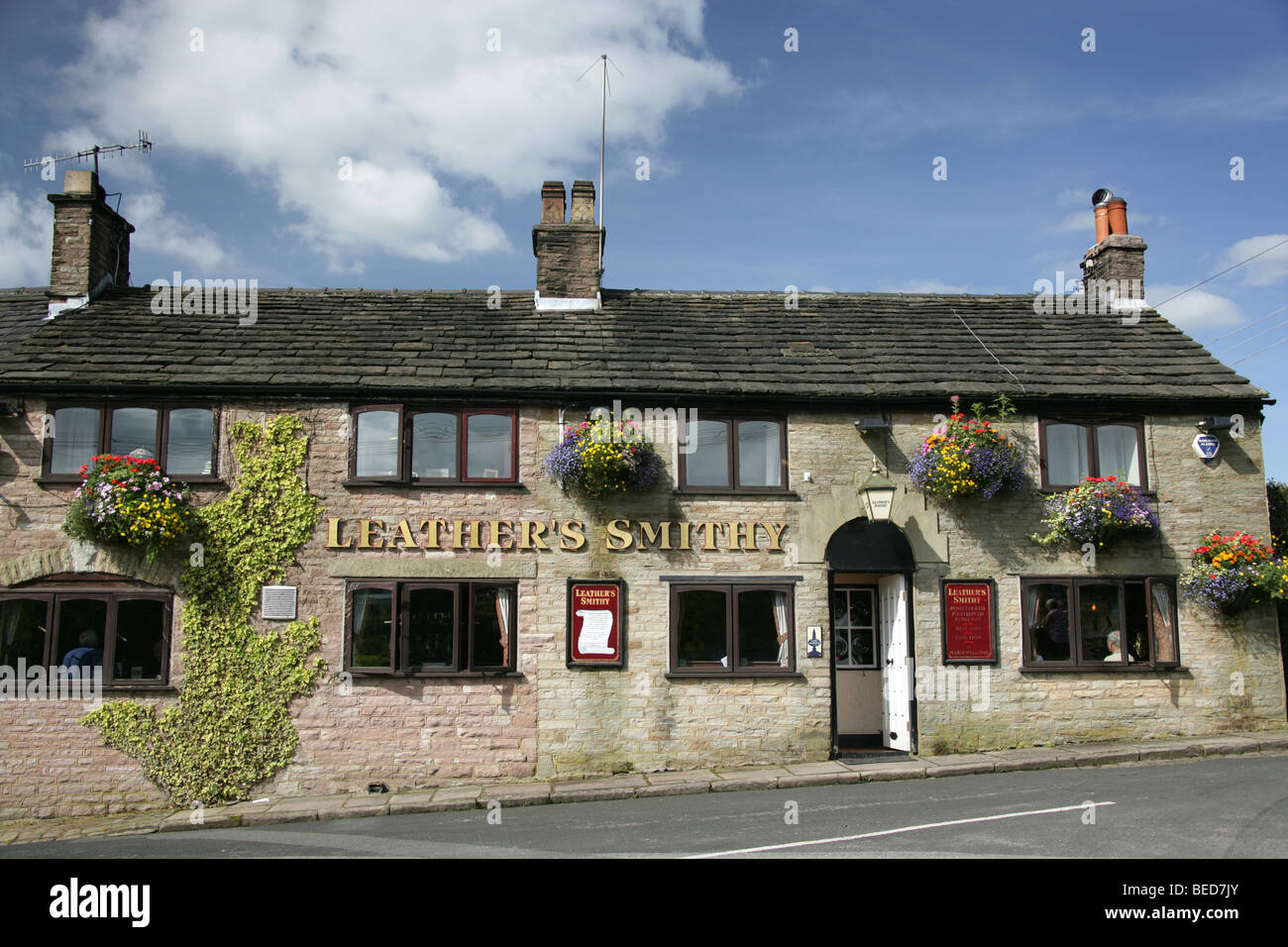 Die Leder-Schmiede-Gasthaus und Restaurant am Stadtrand von Macclesfield. Stockfoto