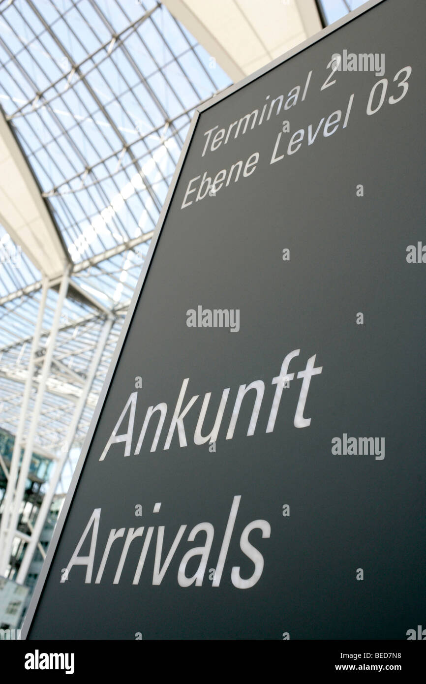 Zeichen, Ankunft am Terminal 2 in München, Franz-Josef-Strauß Flughafen, München, Bayern, Deutschland, Europa Stockfoto