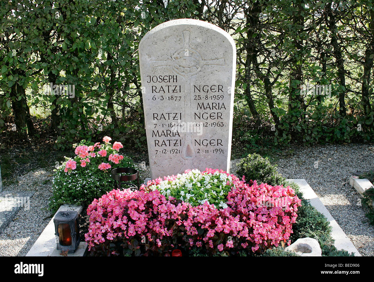 Grab der Familie Ratzinger, die Eltern und die Schwester von Joseph Ratzinger, Papst Benedikt XVI., in Penting in der Nähe von Regensburg, B Stockfoto