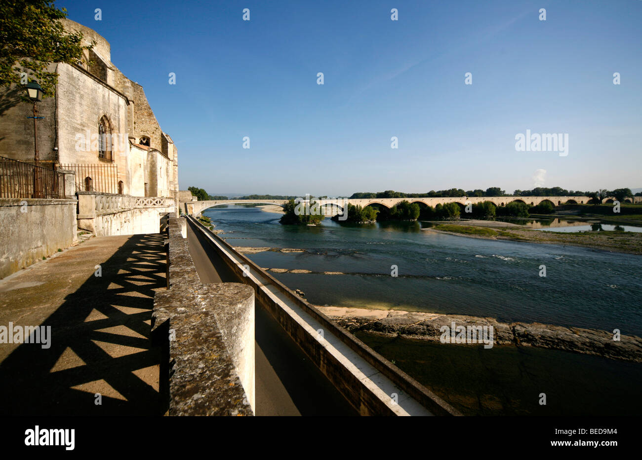 Le Rhone in Pont-Saint-Esprit, Provence, Frankreich, Europa Stockfoto