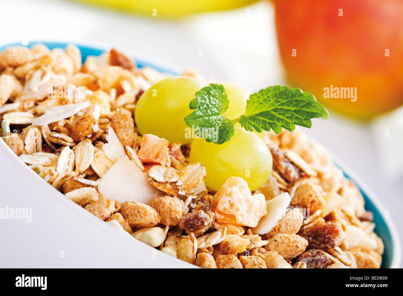 Exotische Früchte-Müsli mit Trauben Stockfoto