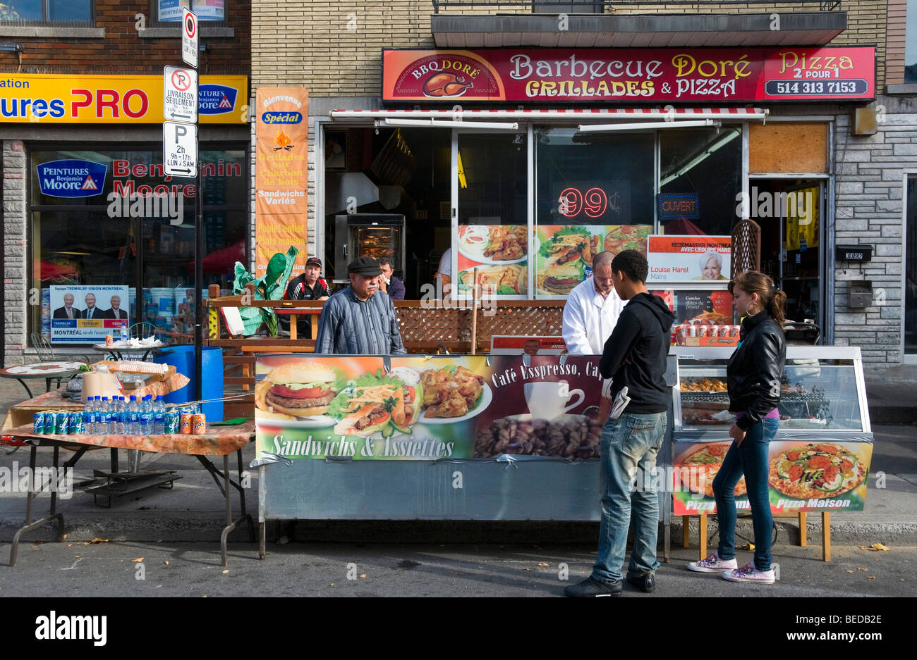 Straßenfest mit Garküchen in Petit Maghreb Montreal Kanada Stockfoto