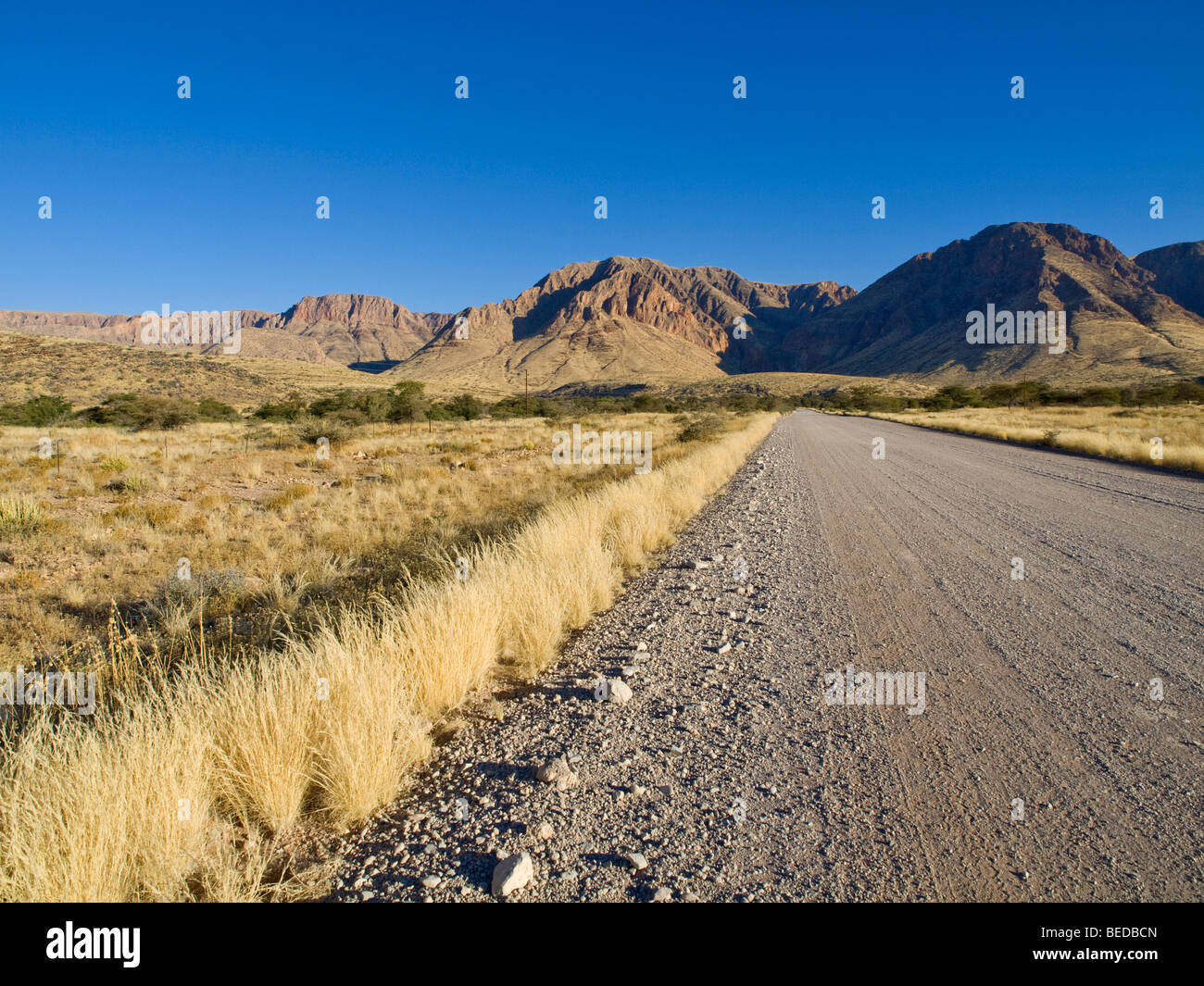 Straße in die Naukluft-Berge in der Nähe von Solitaire, Namibia, Afrika Stockfoto